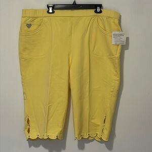 Yellow Capri pants, scalloped edge, bottom with rhinestones, large waistband.